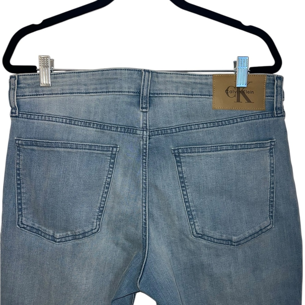 Calvin Klein Men’s Slim Fit Light Wash Jeans - Picture 4 of 7